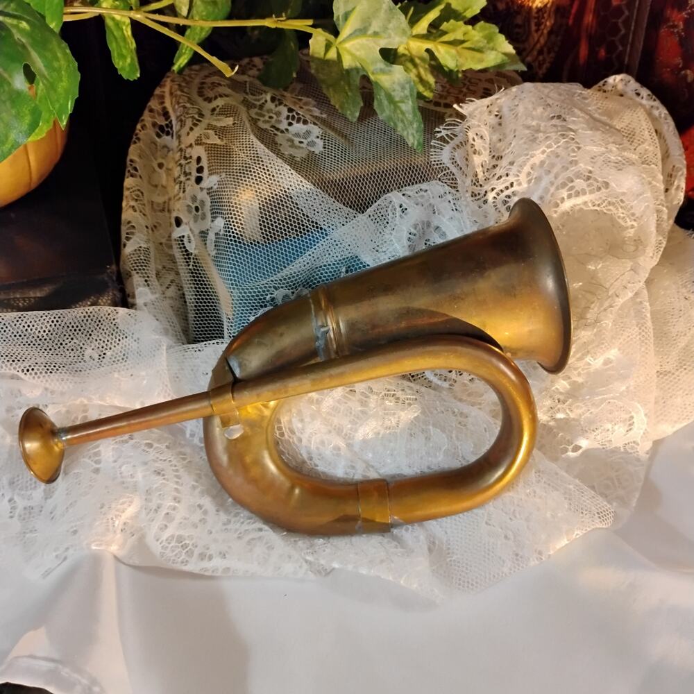Vintage Brass Hunting Horn Ceremonial Signal Bugle English Hunting Lodge Decor